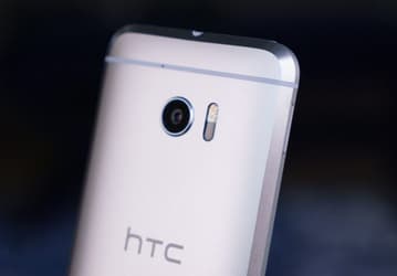 Смартфон HTC 10 взорвался, травмировав глаз и руку его владелицы