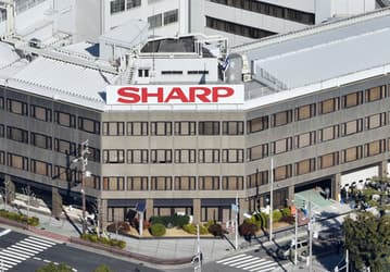 Квартальный доход Sharp за год уменьшился на 20%, но убыток сменился прибылью