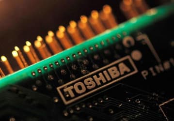 На руководство Toshiba давят, чтобы оно рассмотрело альтернативы продаже полупроводникового производства выбранному кандидату