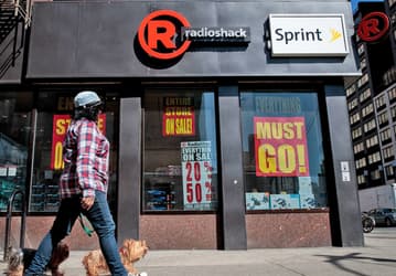 Sprint обвиняют в новом банкротстве RadioShack