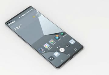 Смартфон LG V30 поступит в продажу 15 сентября