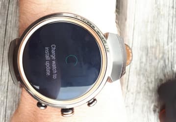 Asus выпустила обновление до Android Wear 2.0 для умных часов ZenWatch 3, но не для ZenWatch 2