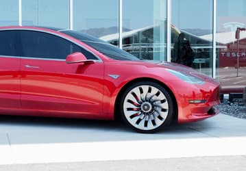 Первые 30 электромобилей Tesla Model 3 будут переданы заказчикам 28 июля