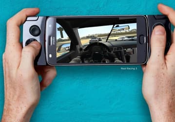 Lenovo представила четыре новых модуля Moto Mods, среди которых есть вариант в виде геймпада