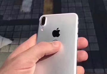 Фотогалерея дня: «живые» снимки смартфона iPhone 8, оснащённого сканером отпечатков пальцев на задней панели