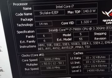 Процессор Intel Core i9-7900X можно разогнать до 5 ГГц при использовании ЖСО и до 4,5 ГГц, используя обычный башенный кулер