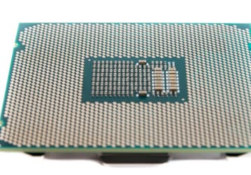 Тесты CPU Intel Core i9-7900X демонстрируют огромную разницу в энергопотреблении в сравнении с предшественником. И не в пользу первого