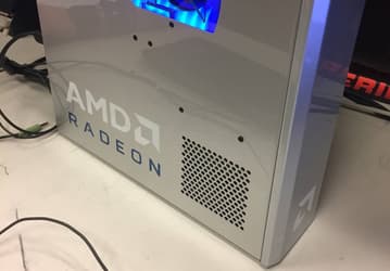 Фото дня: мини-ПК Falcon Northwest Tiki с 3D-картой AMD Radeon Pro Vega Frontier Edition