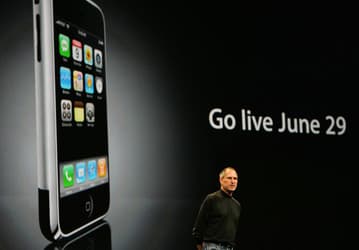 С момента начала продаж Apple iPhone прошло 10 лет
