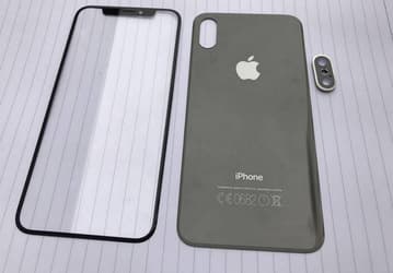 Опубликованы фотографии передней и задней панелей смартфона iPhone 8