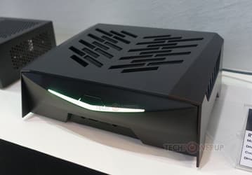 Корпус SilverStone Raven Z RVZ04 при типоразмере micro-STX вмещает видеокарту