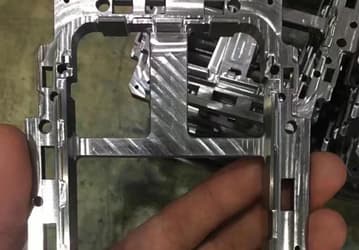 Появились фотографии металлической рамки шасси смартфона Apple iPhone 8