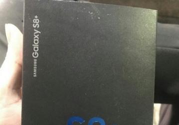 Фотография упаковки Samsung Galaxy S8+ подтверждает содержимое комплекта поставки