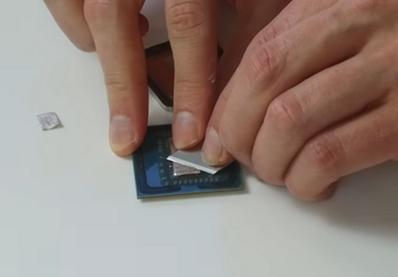 Качество термоинтерфейса между кристаллом CPU и теплораспределительной крышкой процессоров Ryzen оказалось отличным