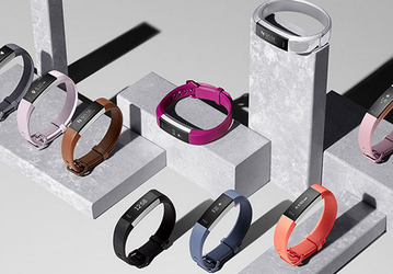 Трекер активности Fitbit Alta HR умеет отслеживать фазы сна, оценивая вариабельность сердечного ритма