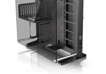 У компьютерного корпуса Thermaltake Core P7 TG может быть всего две стенки, одна из которых — стеклянная