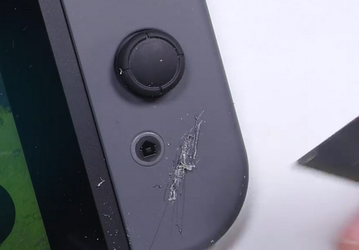Консоль Nintendo Switch достаточно сложно сломать, но крайне легко поцарапать