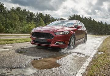 Ford учит автомобили предупреждать водителей о ямах на дороге