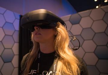 LG показала конкурента гарнитурам HTC Vive и Oculus Rift