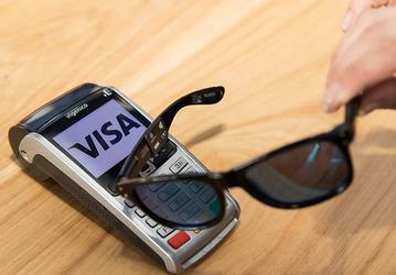 Visa показала прототип солнцезащитных очков, поддерживающих бесконтактные платежи