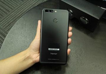 Опубликована первая фотография смартфона Honor Note 9, который может получить безрамочный дисплей