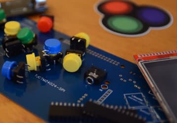 PiPlay Portable превращает мини-компьютер Raspberry Pi Zero в портативную игровую консоль