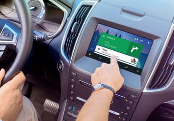 Ford выпустил обновление для автомобильной системы Sync 3, которое приносит поддержку Android Auto и Apple CarPlay