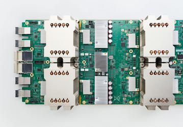 Блок Google TPU второго поколения в задачах машинного обучения демонстрирует производительность выше, чем у GPU Nvidia GV100