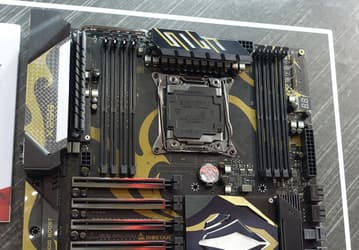 Для платы Biostar Racing X299GT9 с семью слотами PCIe 3.0 x16 выбран типоразмер E-ATX