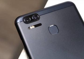 Asus готовит смартфон ZenFone Zoom S, который будет представлять собой уменьшенную копию модели ZenFone 3 Zoom