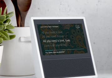 Amazon представила умную АС Echo Show 