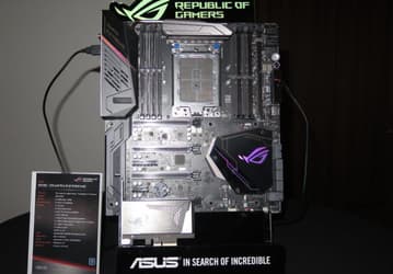 На плате Asus ROG X399 Zenith Extreme есть восемь слотов DIMM и один слот DIMM.2