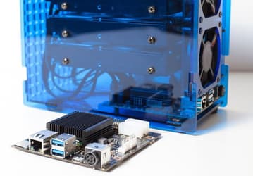 Самосборное NAS Kobol Helios4 поддерживает до четырех HDD типоразмера 3,5 дюйма и дистрибутивы Armbian и OMV