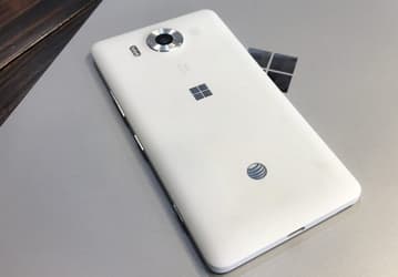 Microsoft может вернуться на потребительский рынок смартфонов с новой версией Windows 10 Mobile