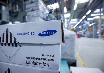 Акции Samsung SDI выросли до годового максимума