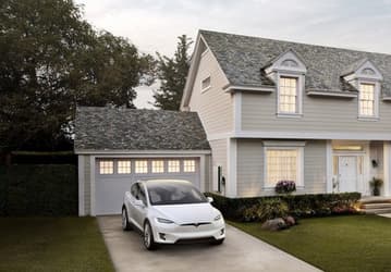 Tesla начала принимать предзаказы на свою «солнечную крышу» Solar Roof