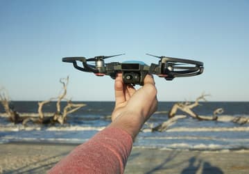 Дрон DJI Spark способен продержаться в воздухе не более 16 минут