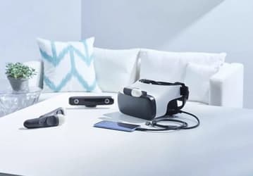 HTC Link — гарнитура виртуальной реальности, использующая смартфон, но при этом оснащённая собственными дисплеями и набором датчиков