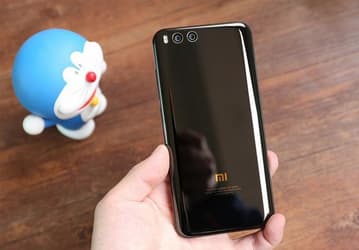 Xiaomi учла собственные ошибки и смартфон Xiaomi Mi 6 нельзя согнуть руками