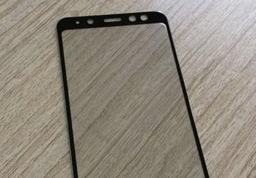 Фронтальная панель смартфона Samsung Galaxy A8 (2018) демонстрирует экран Infinity Display и сдвоенную камеру