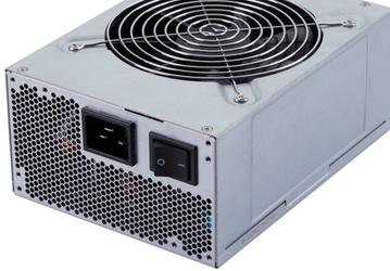 Блок питания FSP FSP2000-A0AGPBI мощностью 2000 Вт имеет сертификат 80 Plus Platinum