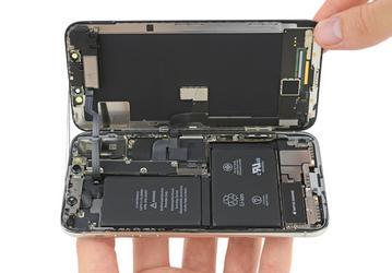 Разобрав iPhone X, специалисты iFixit нашли в нём сдвоенный аккумулятор и двойную печатную плату