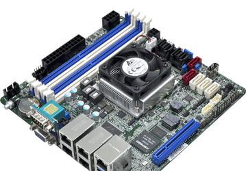 Системная плата ASRock C3758D4I-4L оснащена 13 портами SATA 6 Гбит/с и пятью портами Gigabit Ethernet