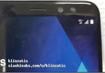 Фотография смартфона Samsung Galaxy A7 (2018) демонстрирует сдвоенную фронтальную камеру