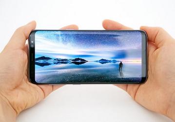 Samsung выпустит смартфон с экраном Infinity Display диагональю менее 5 дюймов