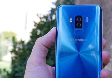 Первая реальная фотография смартфона Samsung Galaxy S9 демонстрирует вертикальную сдвоенную камеру [Обновлено]