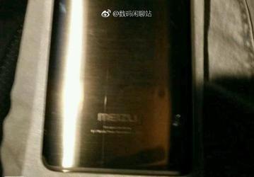 Meizu может отказаться от использования дополнительного дисплея в своих смартфонах