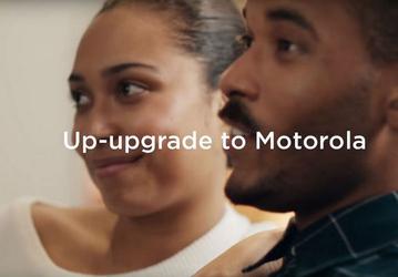Motorola подшутила над Samsung в новом рекламном ролике