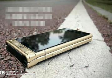 Смартфон-раскладушка Samsung W2018 засветился на видео и снимках