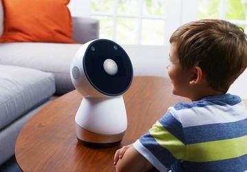 Робот Jibo добрался до своих владельцев спустя три года после успеха на Indiegogo
